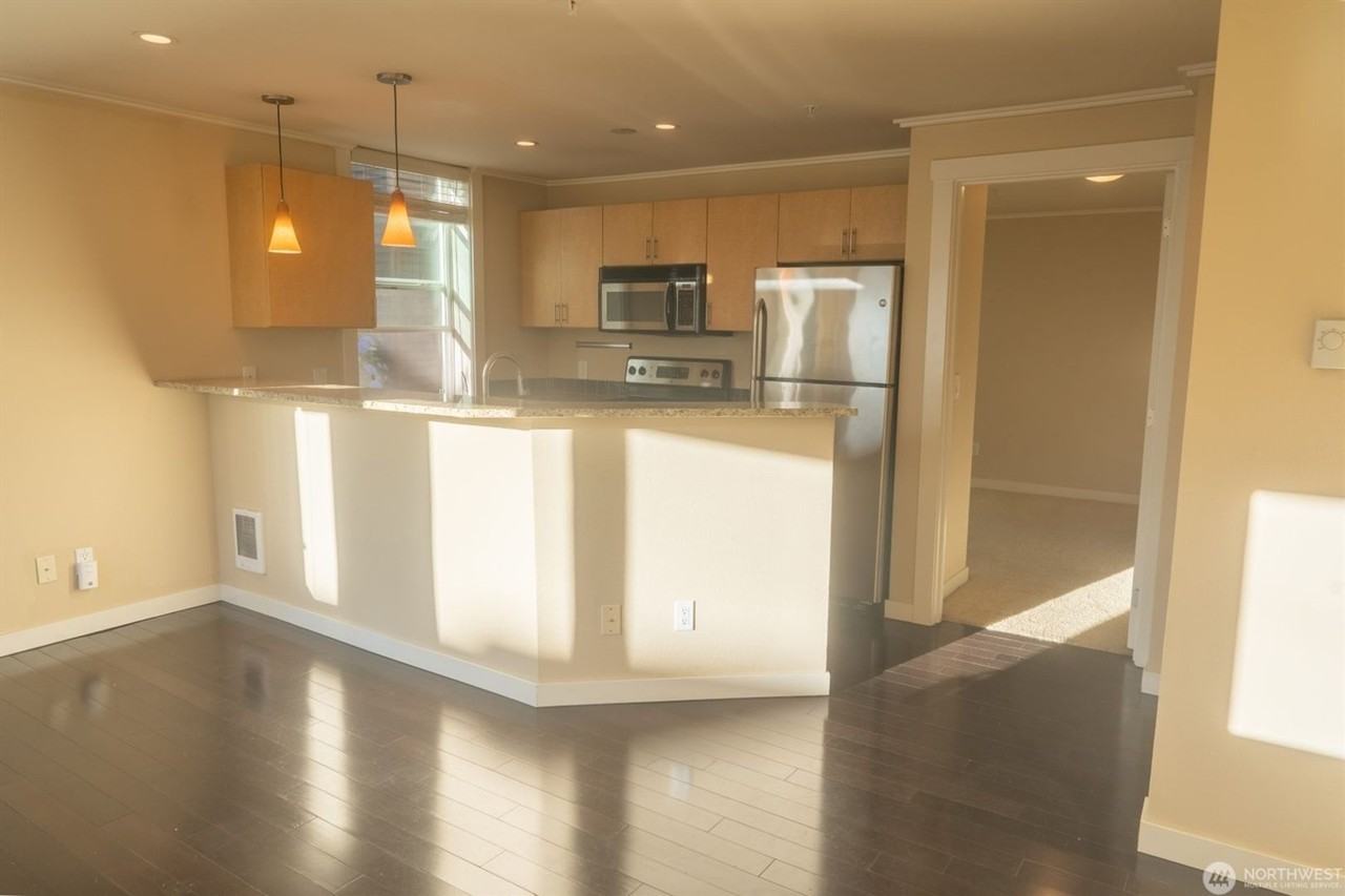 626 4th Ave W #201 - Photo 4 of 24