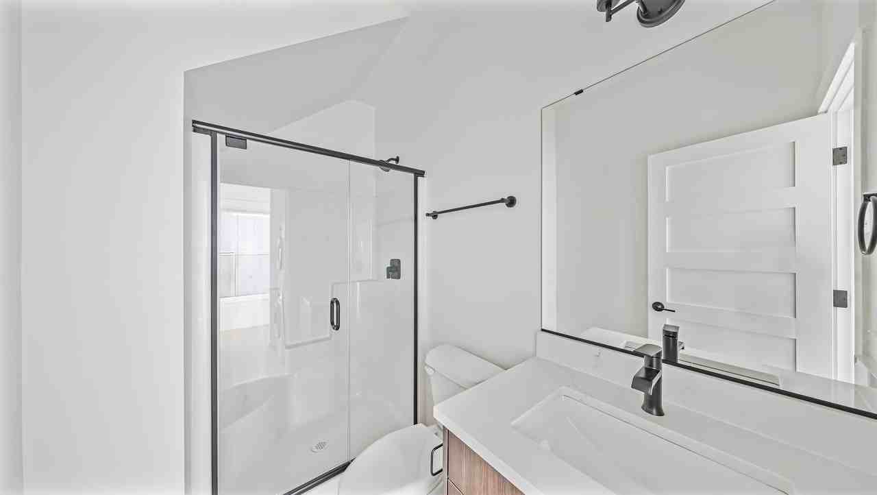 2126 32nd St - Photo 5 of 12