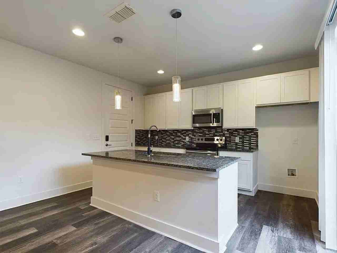 917 Vargas Rd - Photo 4 of 27