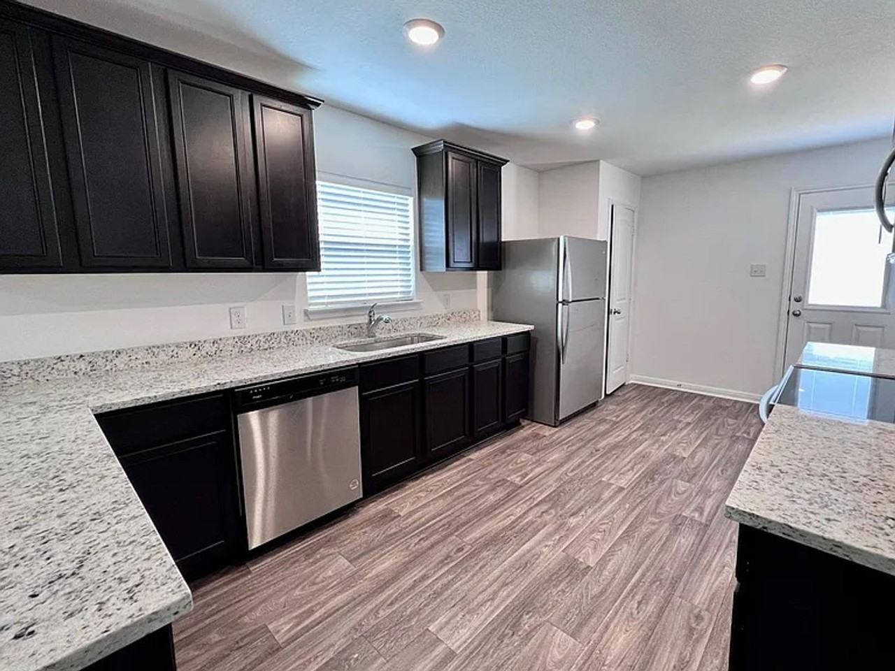 136 Maywood Ln - Photo 5 of 24