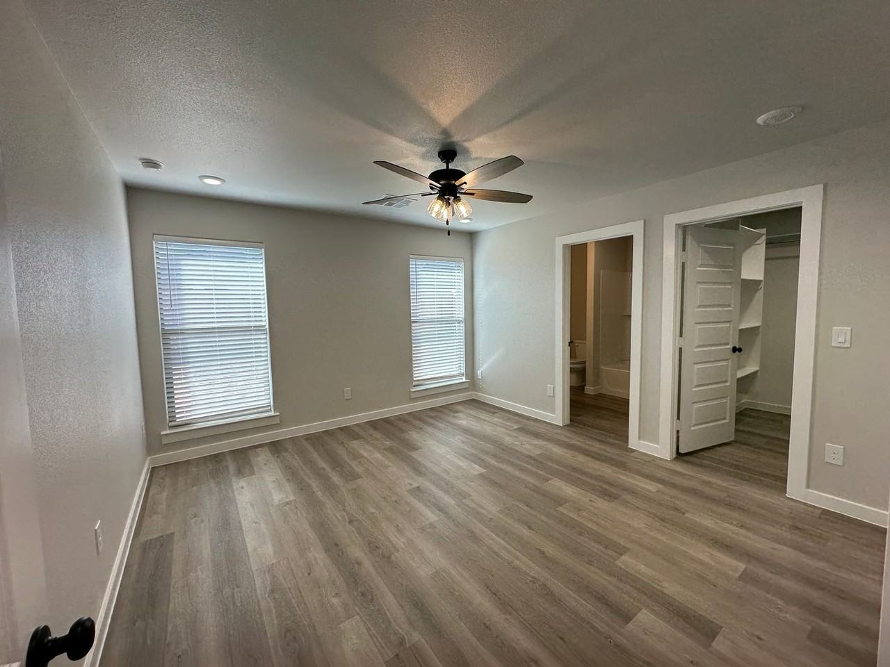 2812 Trenton Ave - Photo 7 of 9