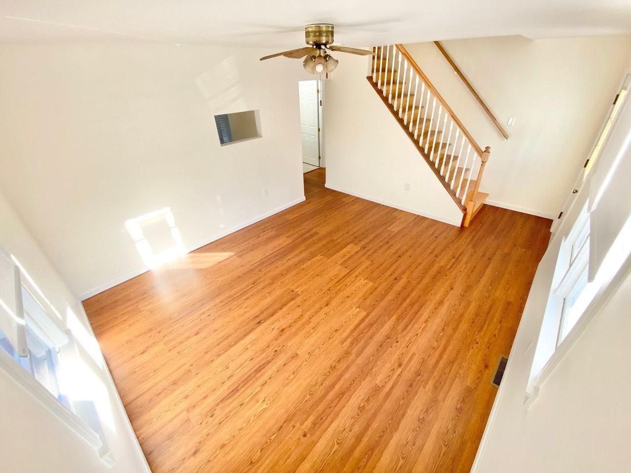 747 Essex Rd - Photo 2 of 19