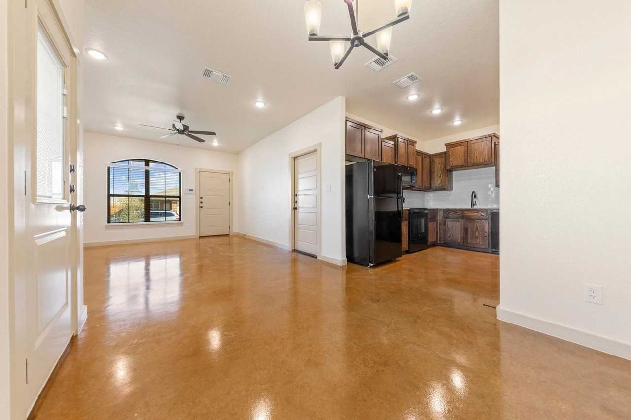 1917 Caspian Trail - Photo 4 of 21