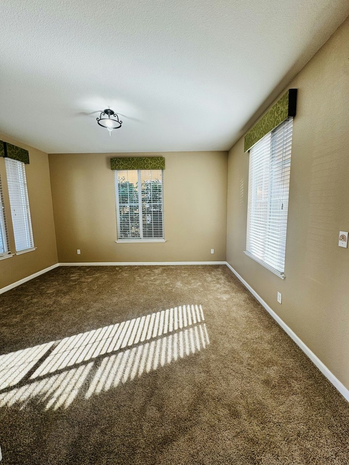 127 Invitar Lane - Photo 3 of 22