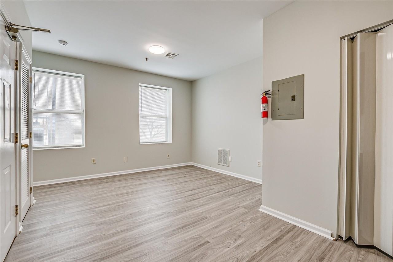 213 Hall Ave - Photo 2 of 9