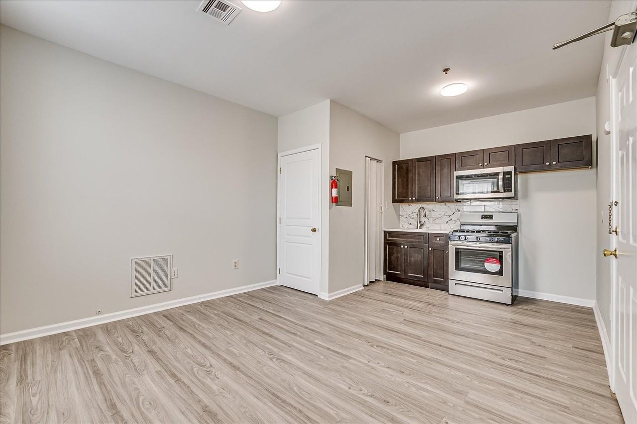 213 Hall Ave - Photo 3 of 9