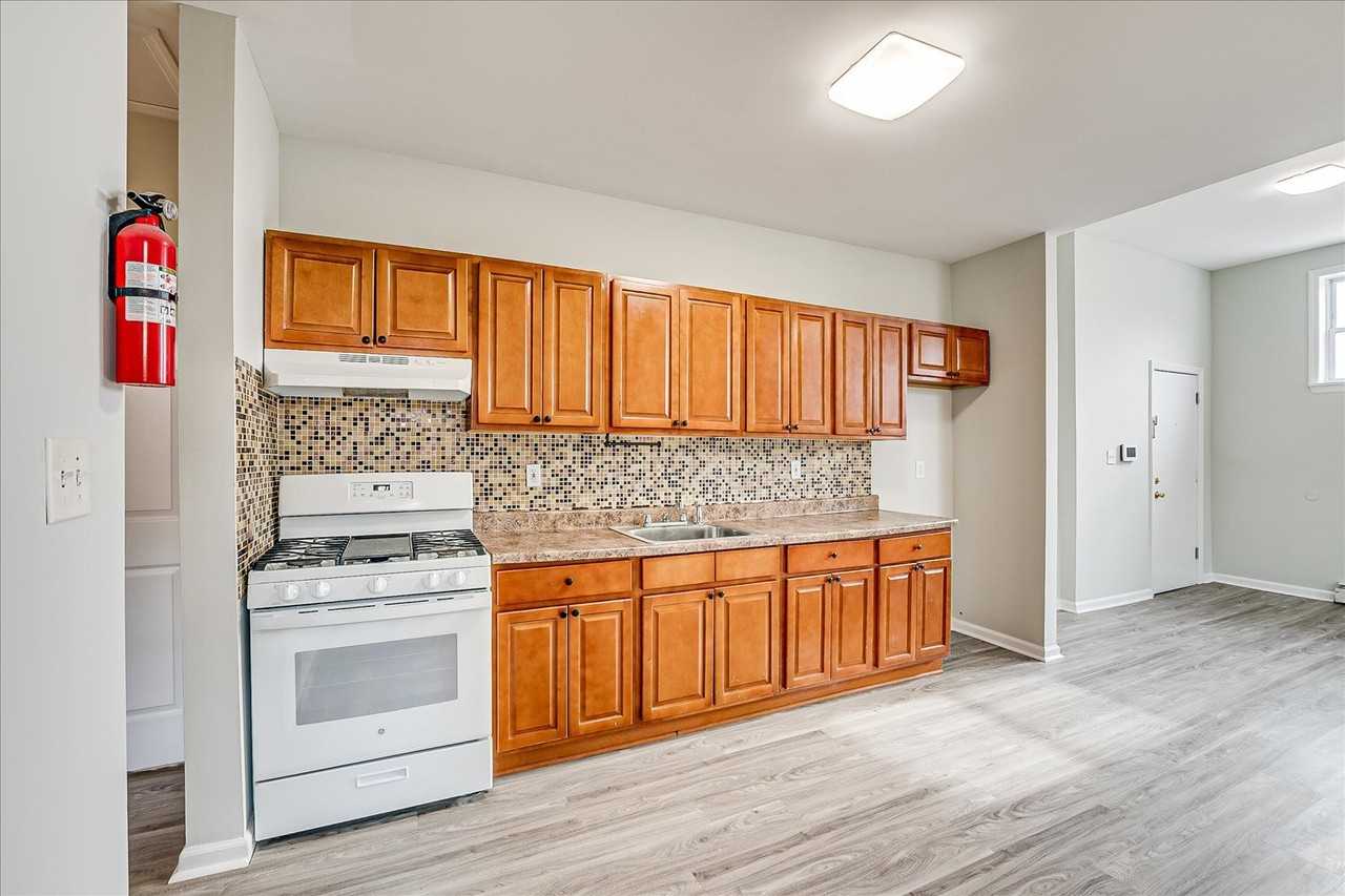 240 Hall Ave - Photo 2 of 11