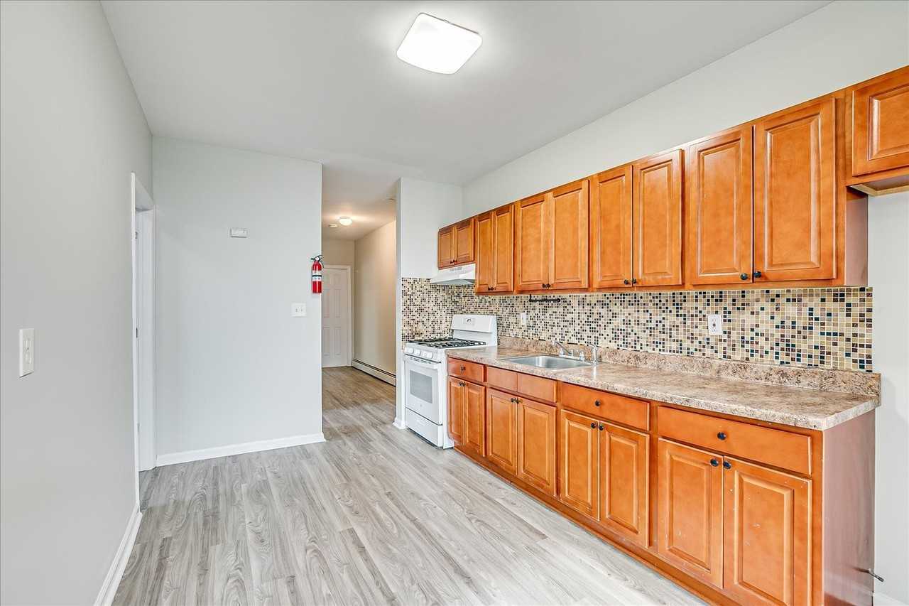 240 Hall Ave - Photo 3 of 11