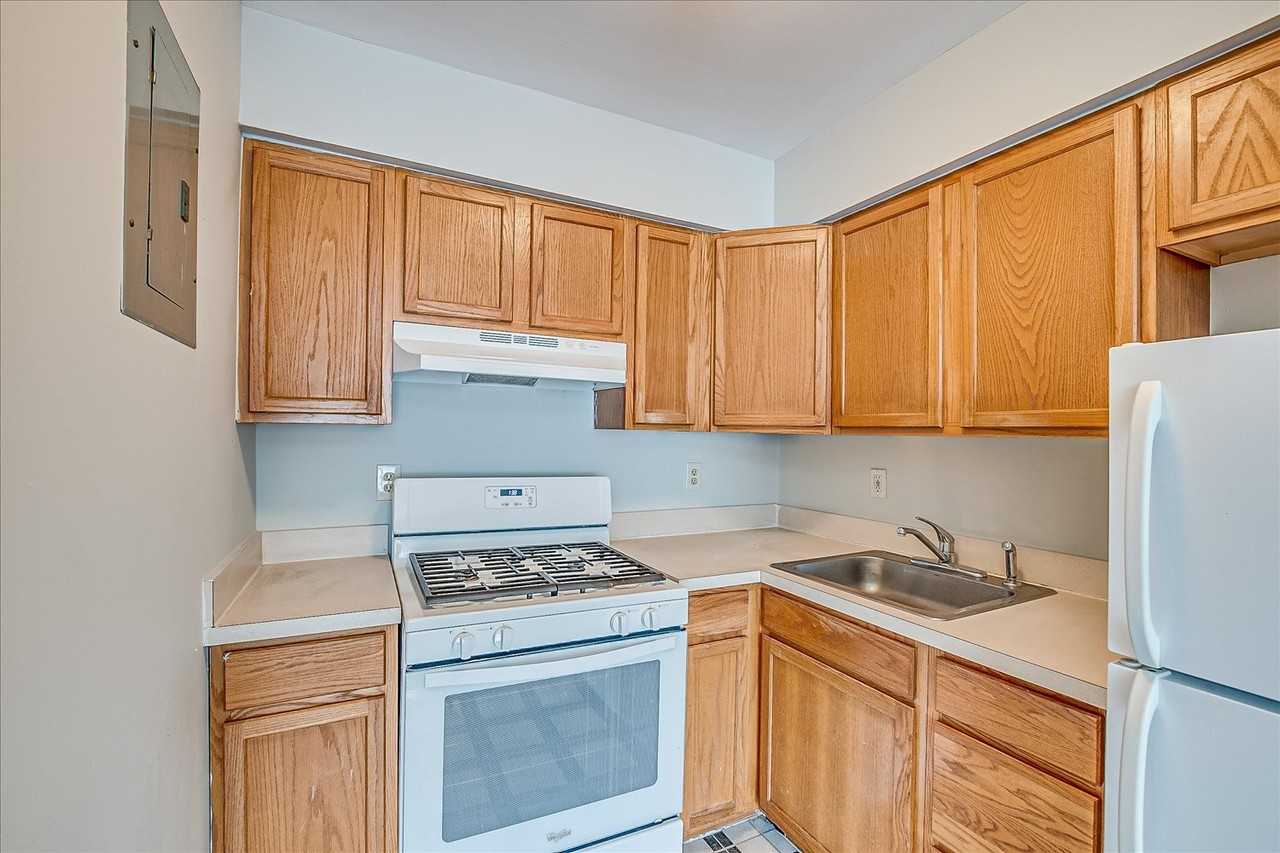 207 Hall Ave - Photo 3 of 10