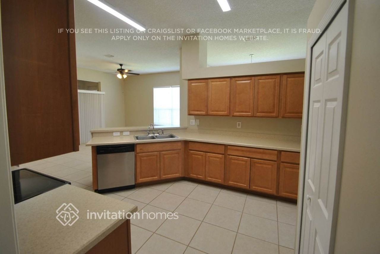 7062 Red Bay Ct - Photo 5 of 13