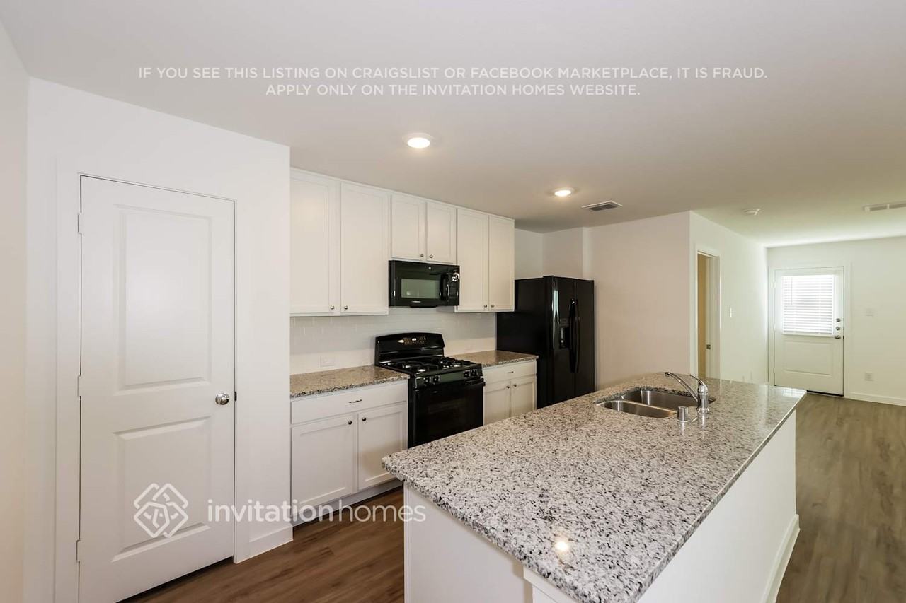 7205 Lazy Creek Rd - Photo 6 of 23