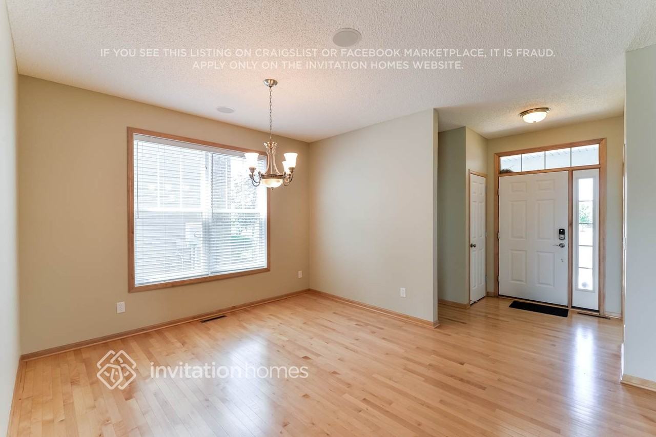 15842 Cobblestone Lake Pkwy - Photo 2 of 20