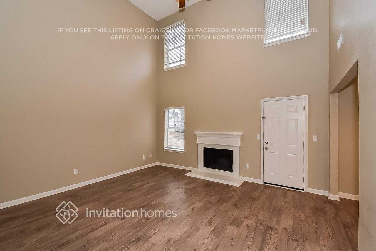 4312 Ravenwood Dr - Photo 3 of 13