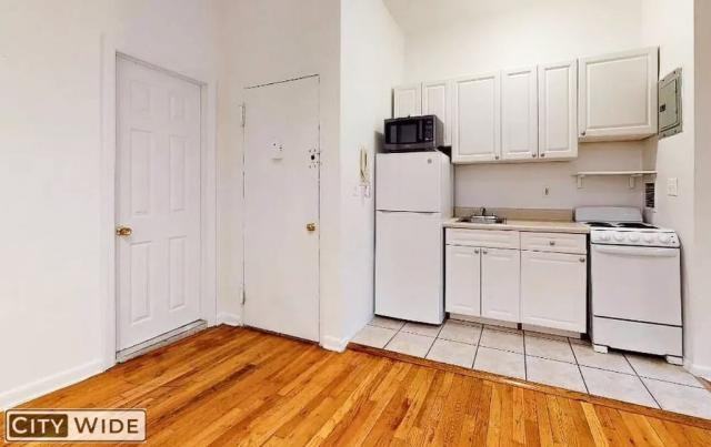 330 E 93rd St - Photo 3 of 4