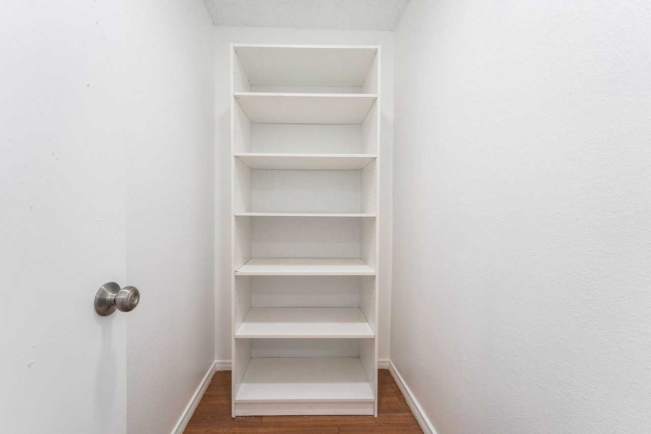 Fargo Ave - Photo 5 of 50