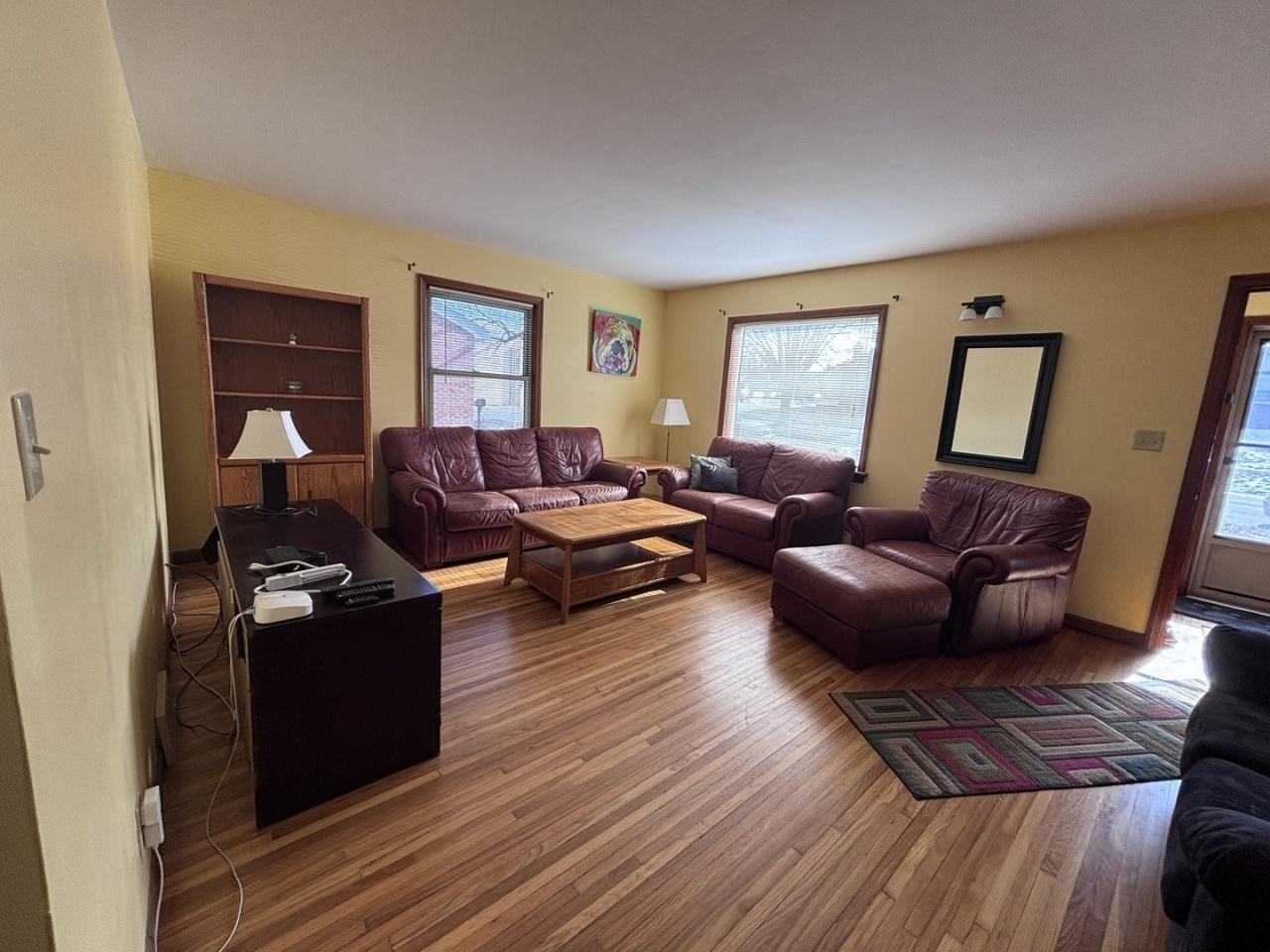 203 W Kelsey St - Photo 3 of 17