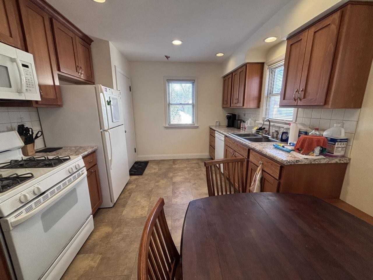 203 W Kelsey St - Photo 5 of 17