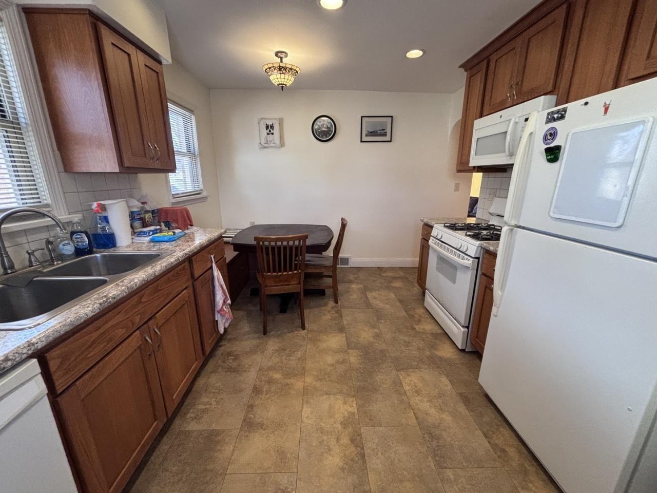 203 W Kelsey St - Photo 6 of 17