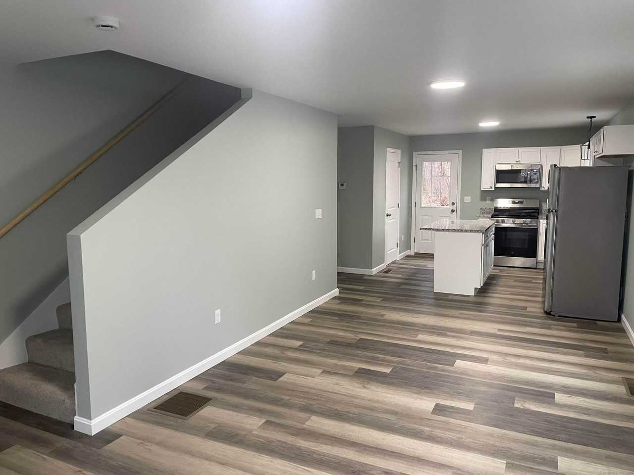 82 Park Ave - Photo 2 of 9