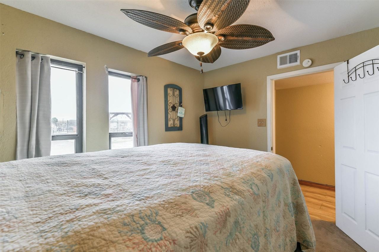 411 Sailfish St - Photo 6 of 23