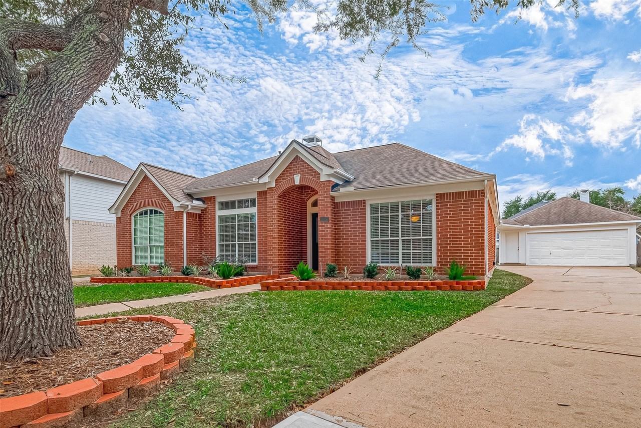 1823 Brightlake Way - Photo 2 of 28