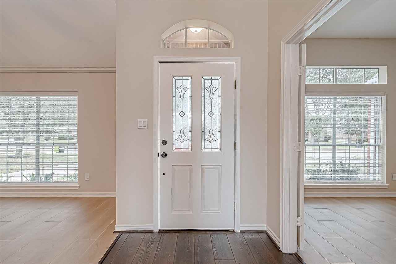 1823 Brightlake Way - Photo 3 of 28