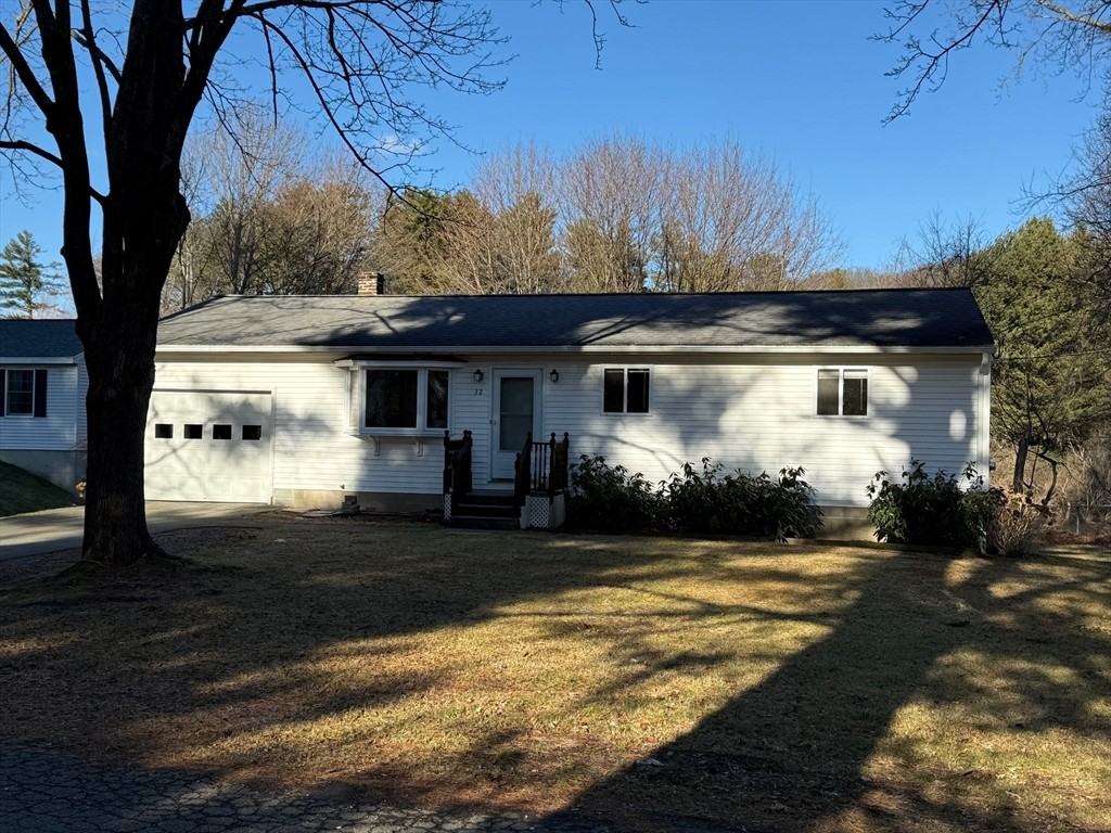 32 Lindberg Ave - Photo 2 of 13