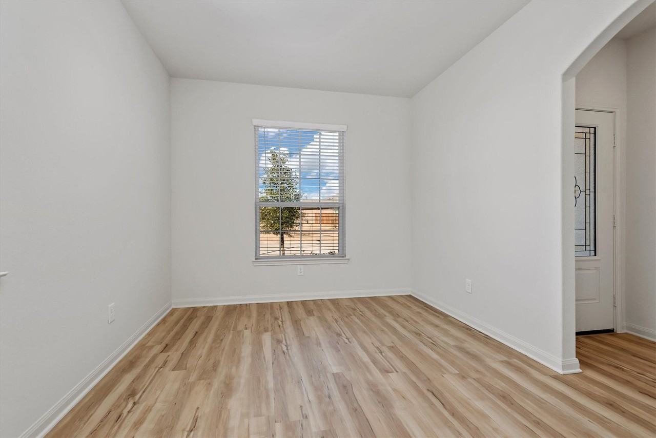 22307 Lost Lantern Dr - Photo 4 of 21