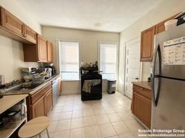 featured image of 692 Columbia Rd #3