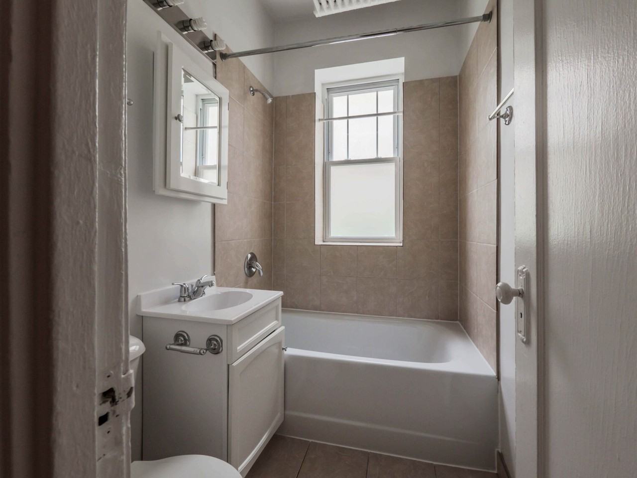 4200 N Ashland Ave - Photo 3 of 5