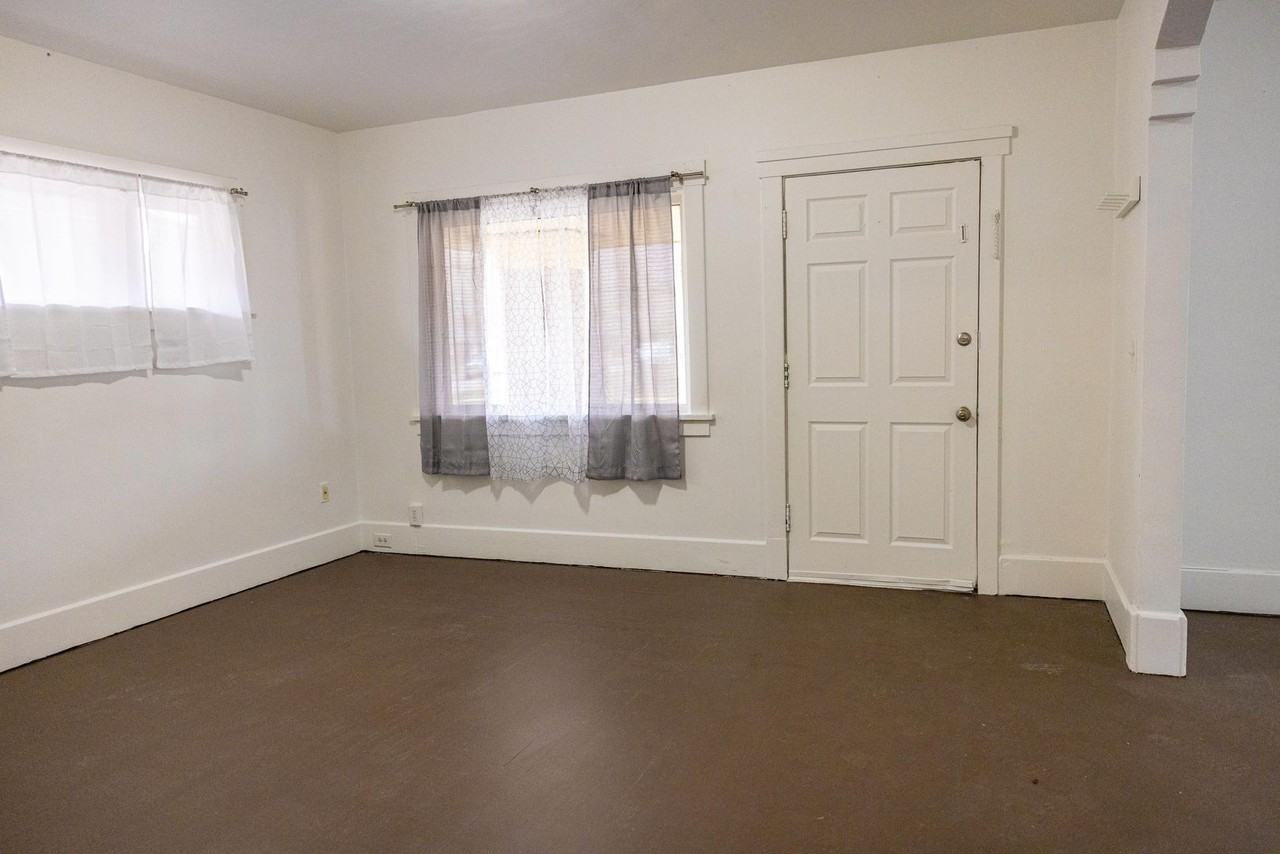 Adams 3211 - Photo 3 of 22