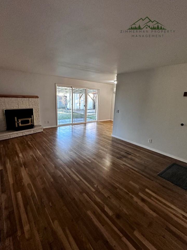 1139 Custom Way - Photo 2 of 15