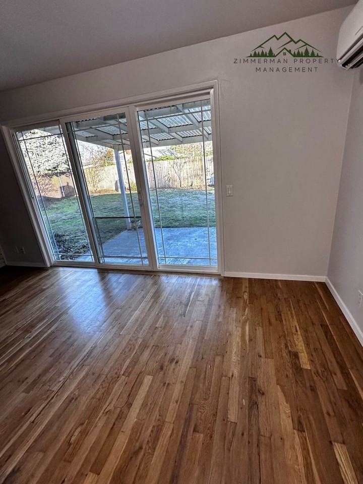 1139 Custom Way - Photo 5 of 15
