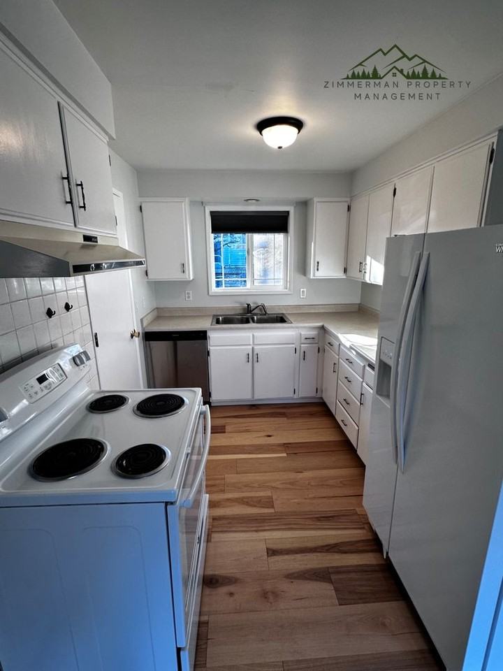 1139 Custom Way - Photo 6 of 15