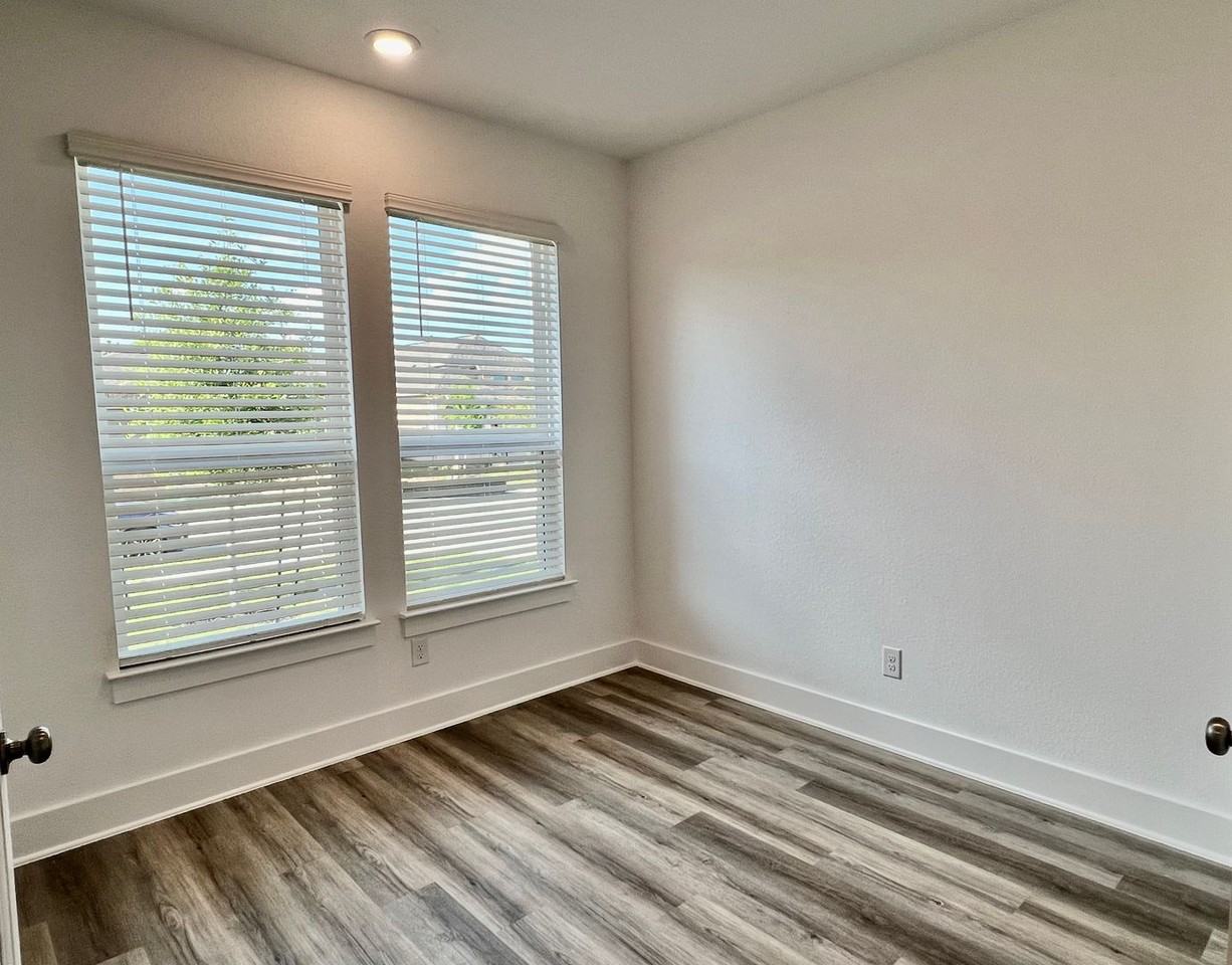 120 Green Knoll Ln - Photo 3 of 50