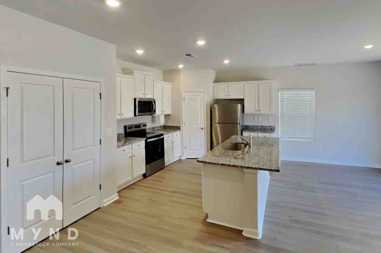 110 Lightning Dr - Photo 3 of 22