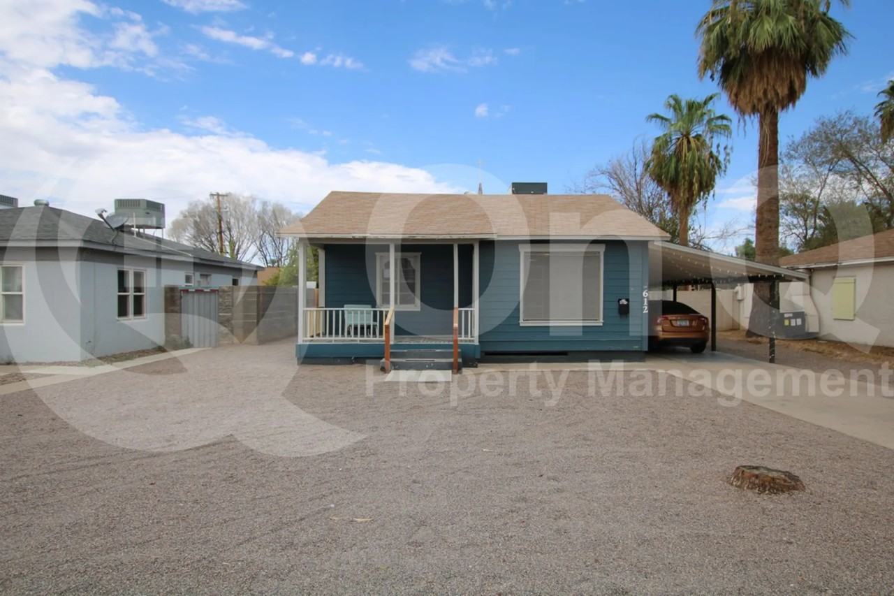 612 W 1st St Unit 1 - Photo 2 of 10