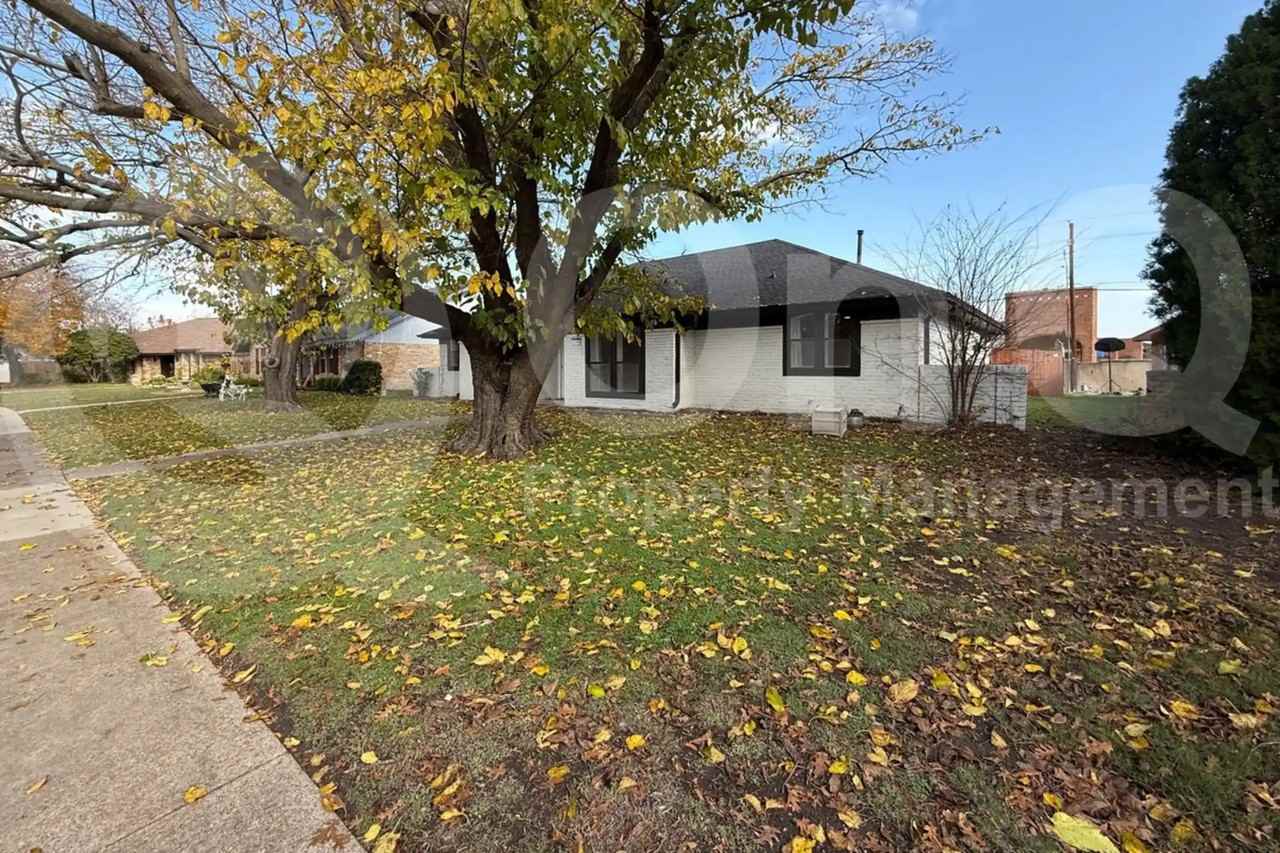 1309 Buckingham Pl - Photo 2 of 26