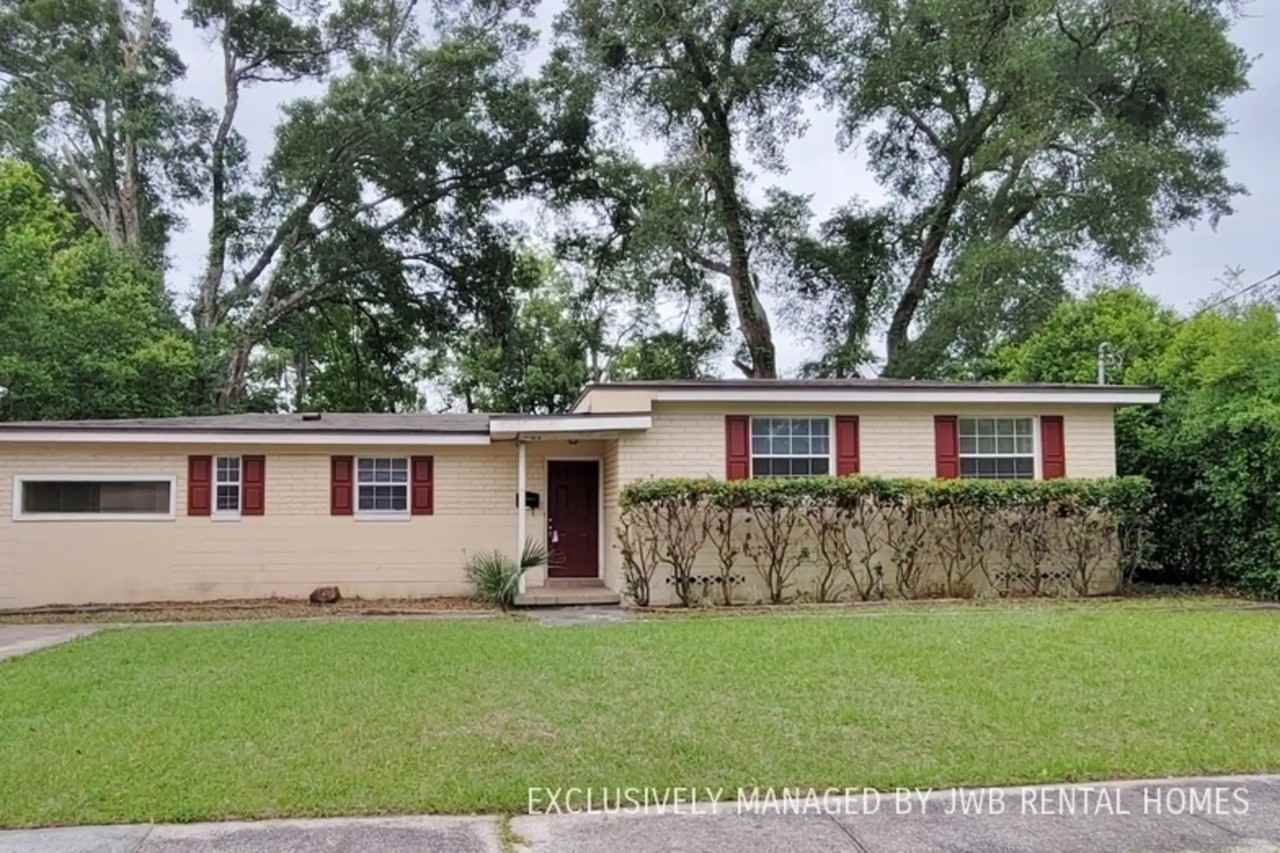 6520 Lenczyk Dr - Photo 2 of 8