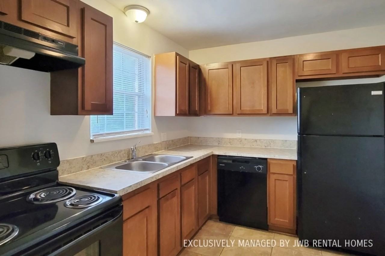 6520 Lenczyk Dr - Photo 3 of 8