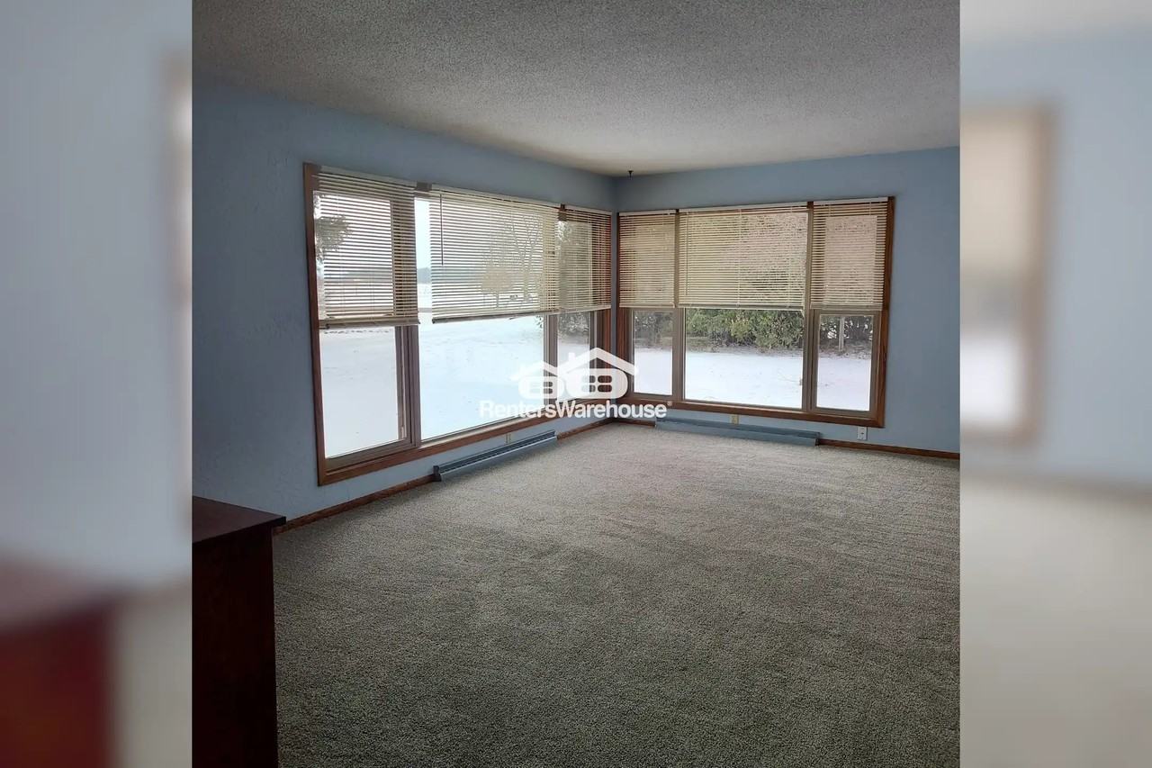 5742 135th Ave Ne - Photo 2 of 11