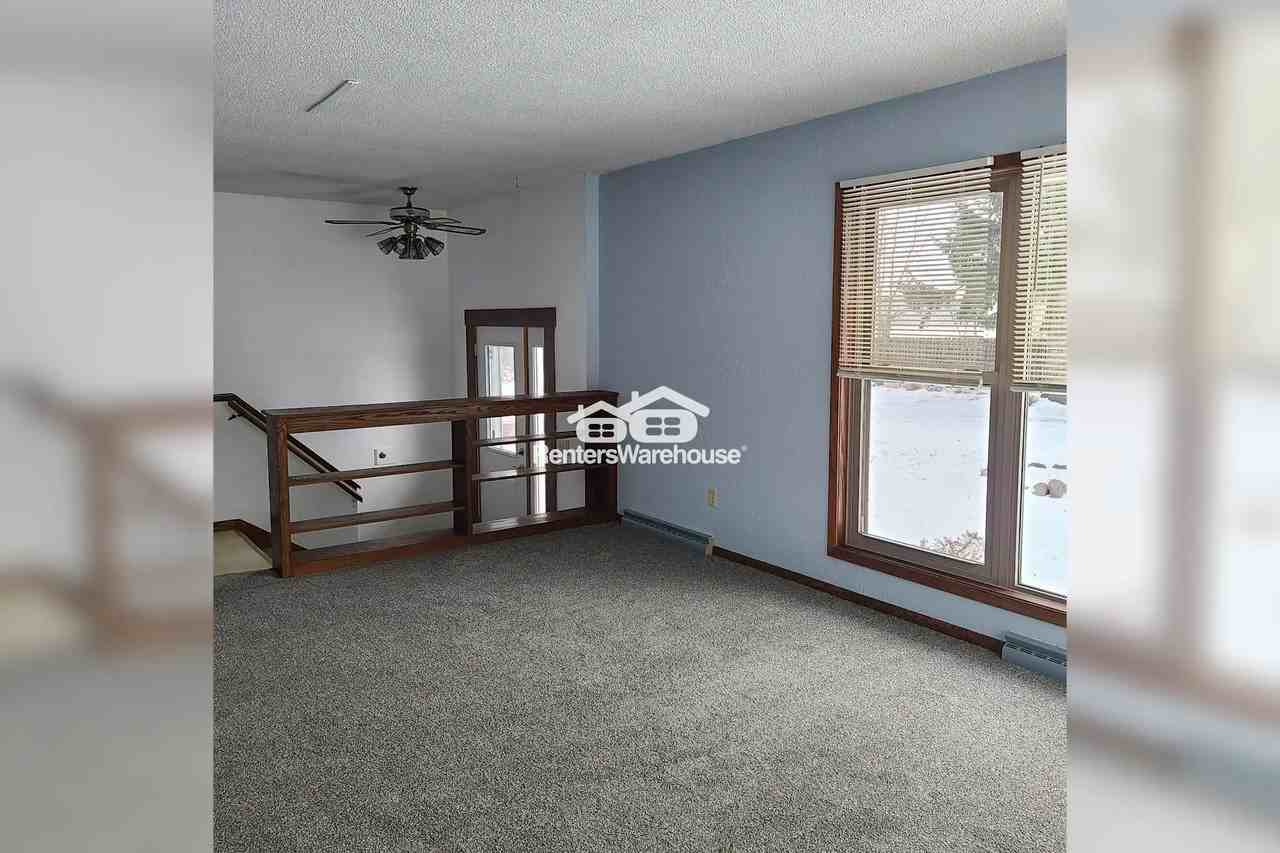 5742 135th Ave Ne - Photo 3 of 11