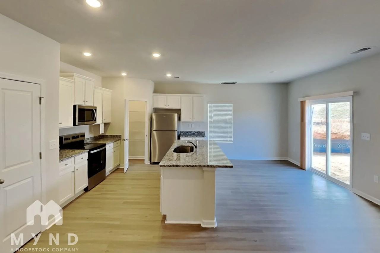 104 Lightning Dr - Photo 3 of 28