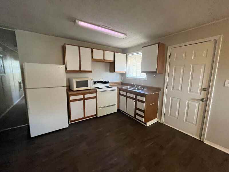 835 Clark St - Photo 3 of 19