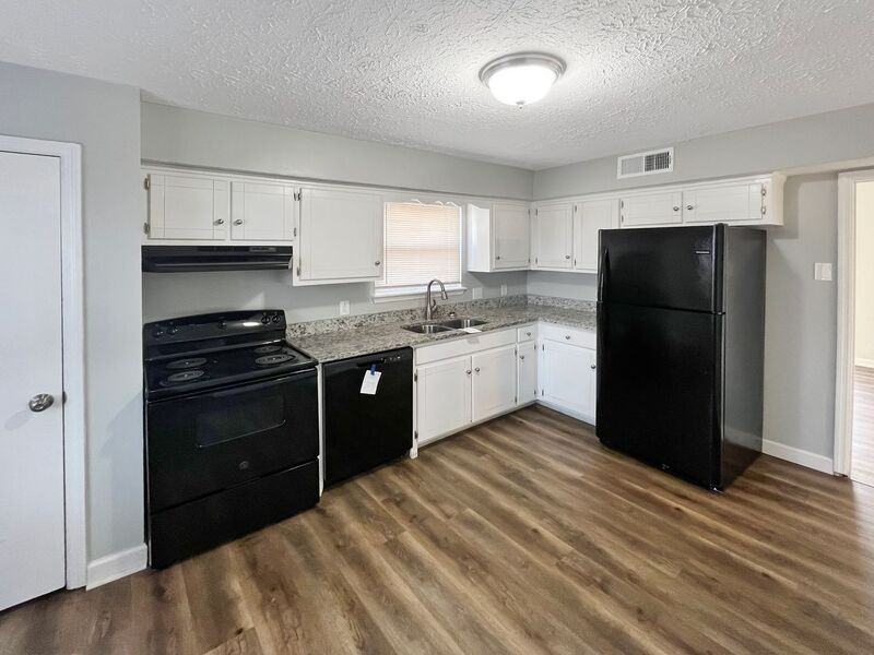 920 Ilawood Dr - Photo 2 of 19