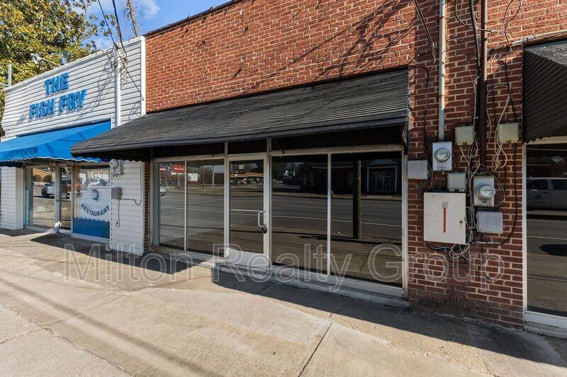 1007 S Main St - Photo 2 of 16