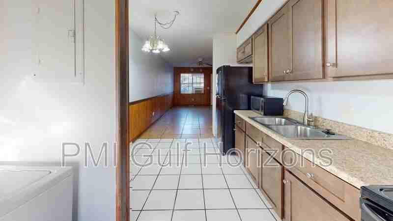 923 Bremen Ave #B - Photo 5 of 11