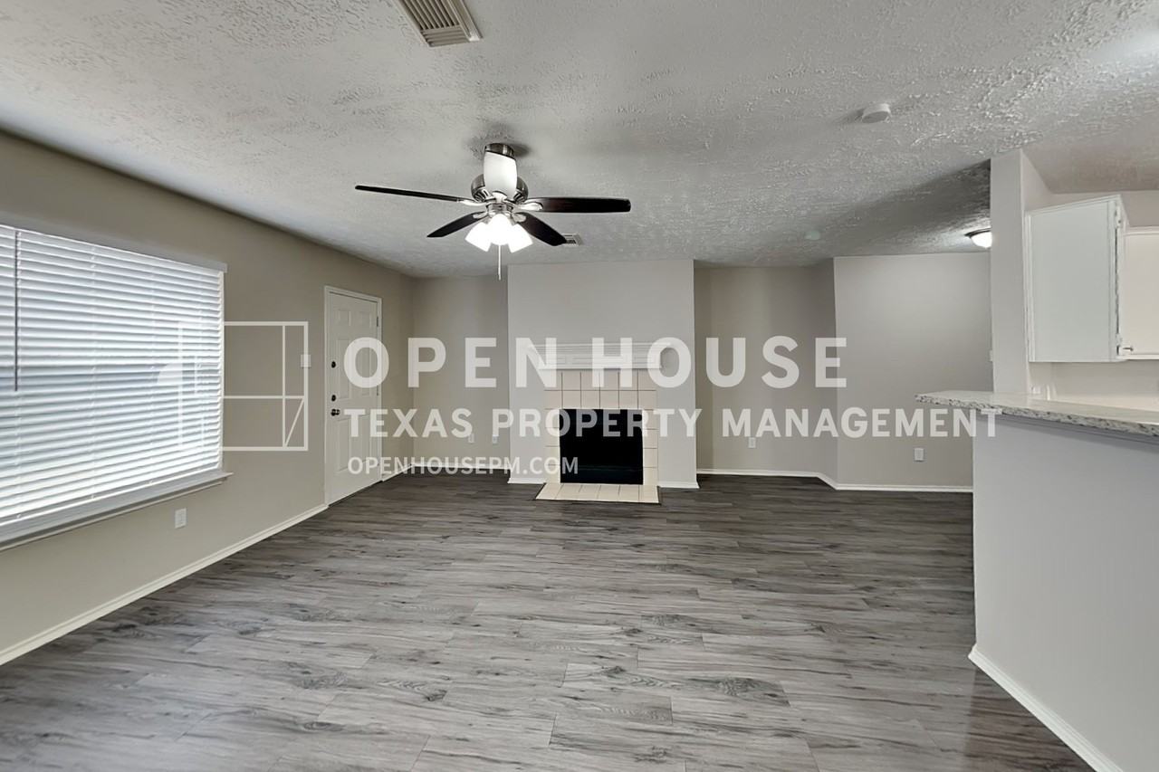 2908 Piccadilly Circus St - Photo 3 of 21