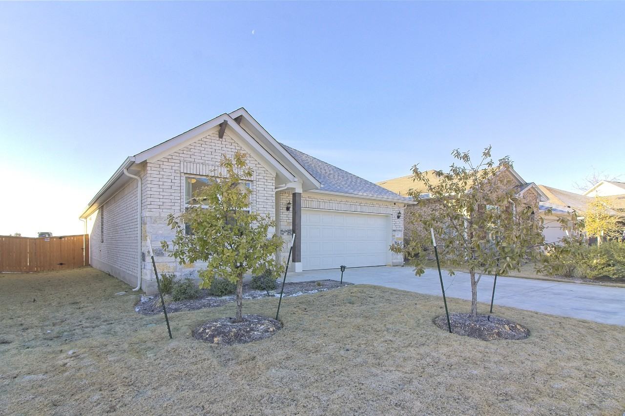 113 Rocking R Ct - Photo 4 of 31