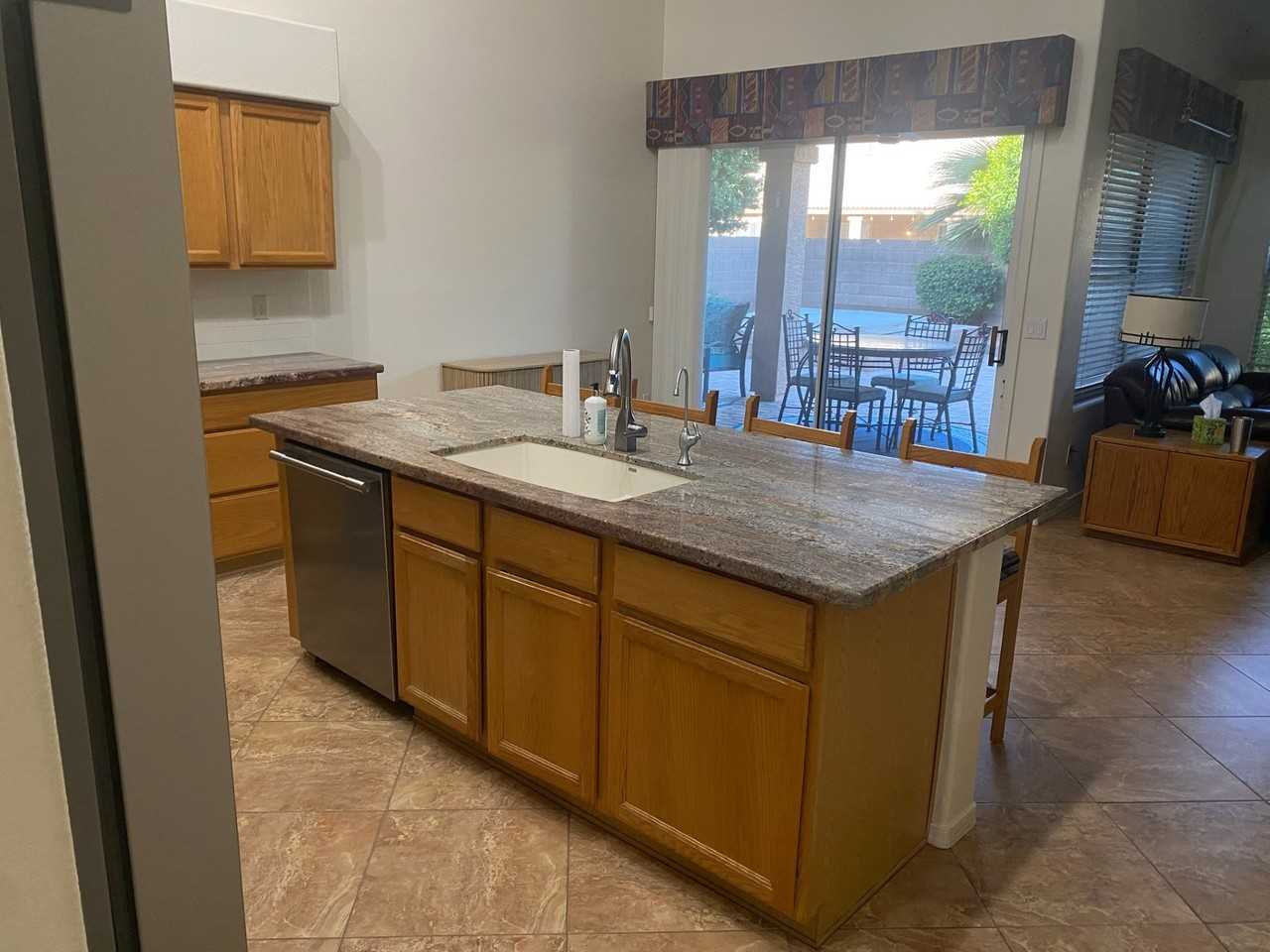 690 N Alder Dr - Photo 5 of 18